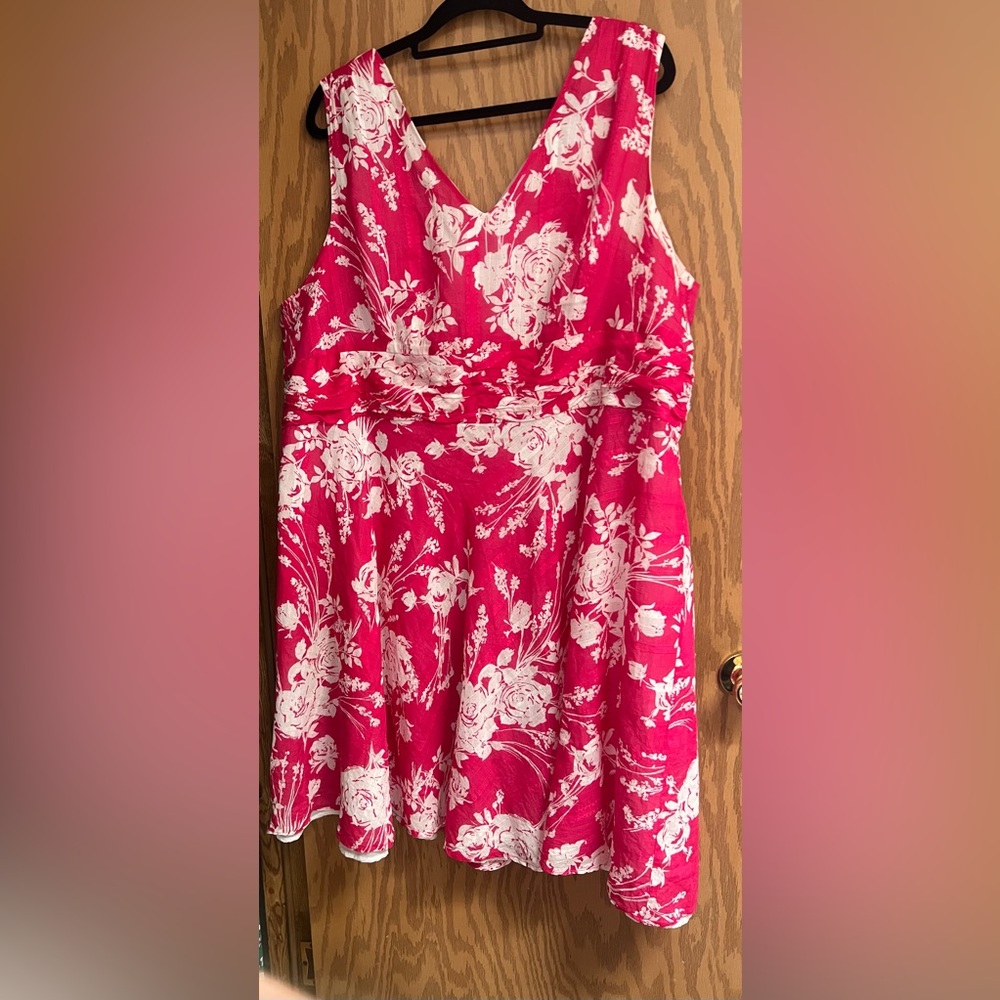 Flirty pink floral dress Size 28